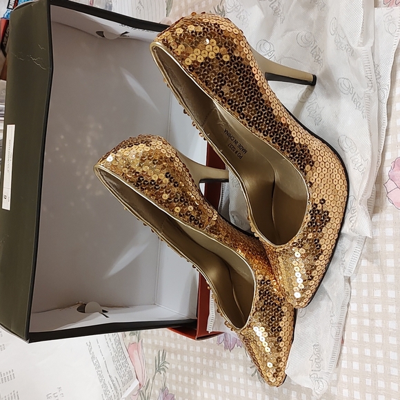 Pleaser Shoes Pleaser Seduce Gold Sequin Pumps Poshmark